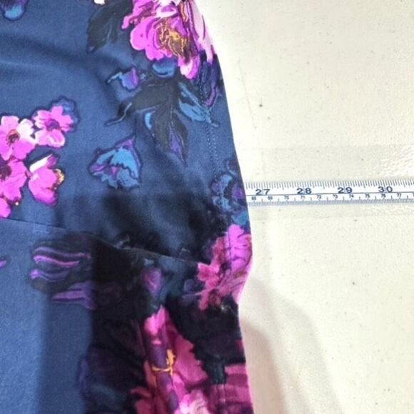 Susan Graver Floral Stretch Knit Bell Sleeve Blouse Small Dark Romantic Floral - Picture 6 of 6